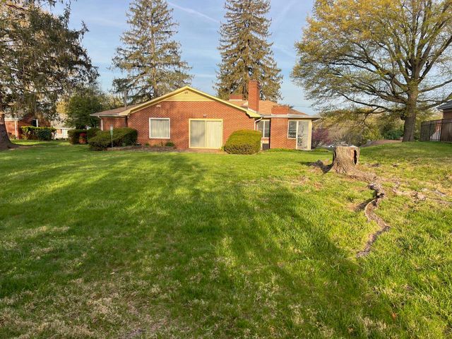 812 HILLCREST DR, Staunton, VA 24401