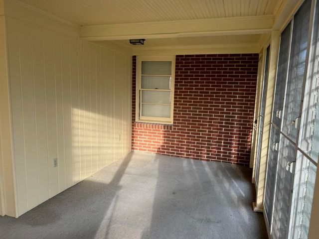 812 HILLCREST DR, Staunton, VA 24401