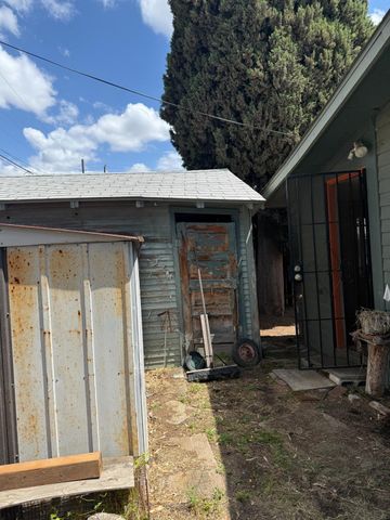 221 E Pine Avenue, Fresno, CA 93728