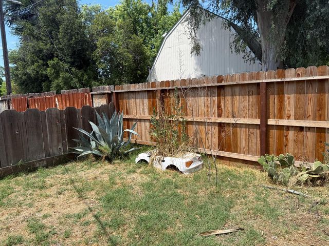 221 E Pine Avenue, Fresno, CA 93728