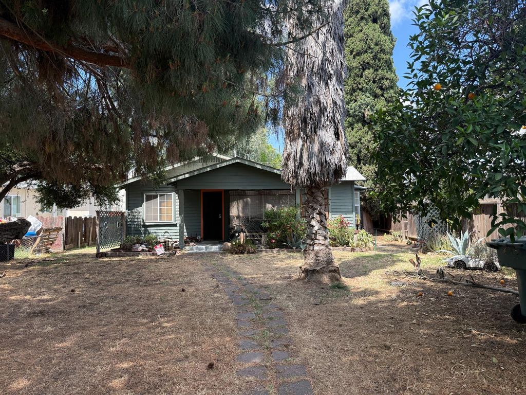 221 E Pine Avenue, Fresno, CA 93728