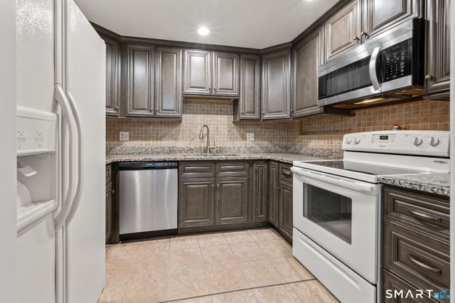 18 Dutton Place Way 18, Glastonbury, CT 06033