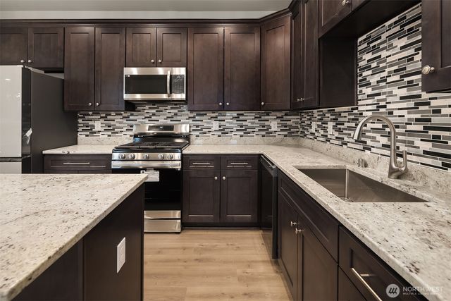 2112 SW 103rd Place, Seattle, WA 98146