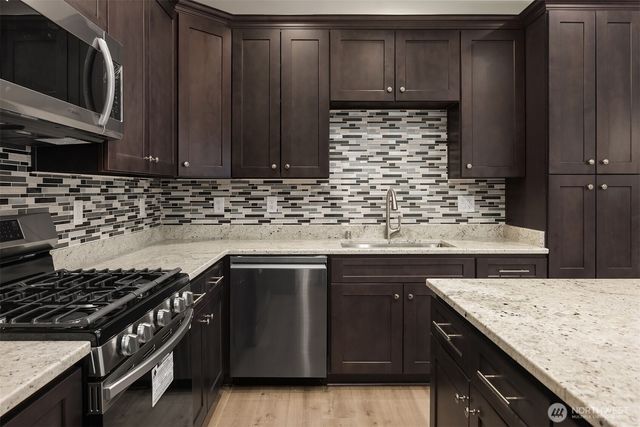 2112 SW 103rd Place, Seattle, WA 98146