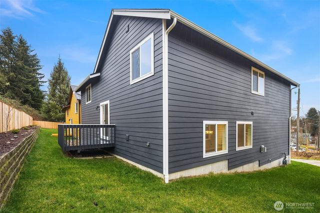 2112 SW 103rd Place, Seattle, WA 98146