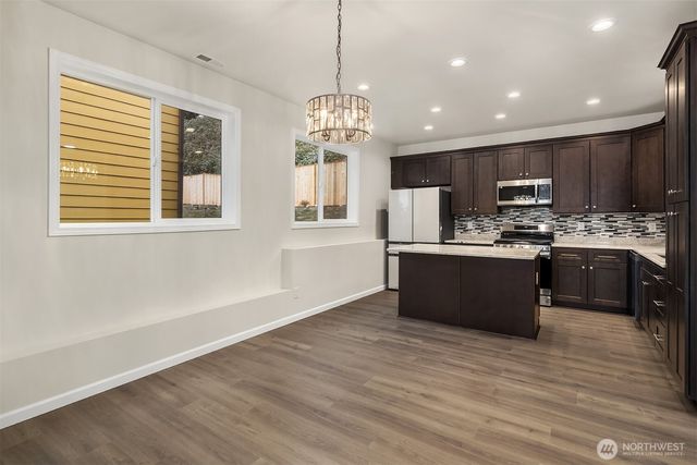 2112 SW 103rd Place, Seattle, WA 98146