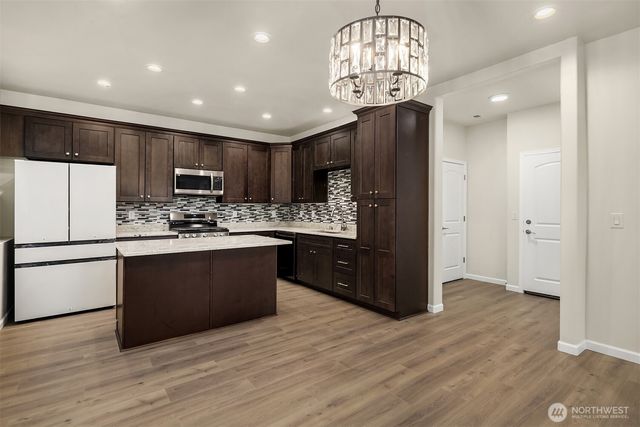 2112 SW 103rd Place, Seattle, WA 98146