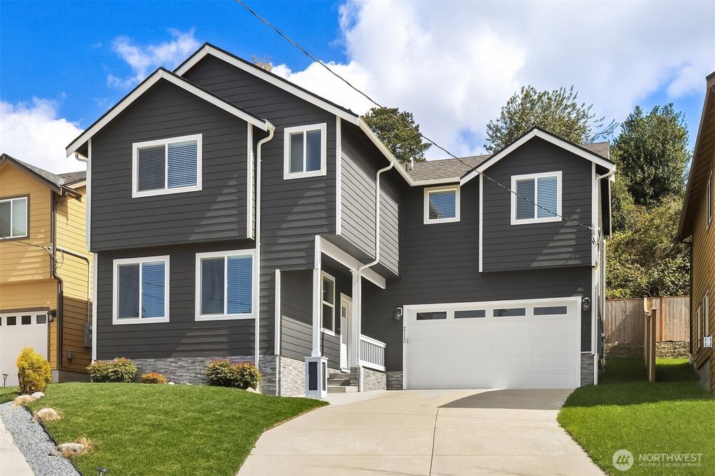 2112 SW 103rd Place, Seattle, WA 98146