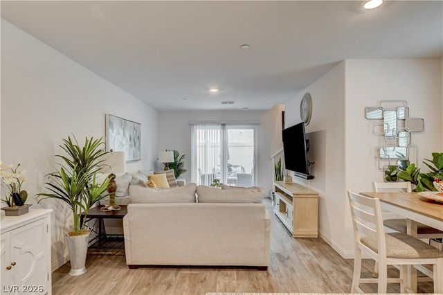 2872 Atomic Tangerine Way 4, Las Vegas, NV 89183