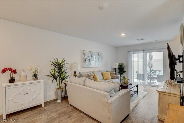 2872 Atomic Tangerine Way 4, Las Vegas, NV 89183