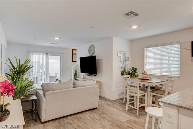 2872 Atomic Tangerine Way 4, Las Vegas, NV 89183