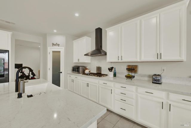 707 Blake Rd, Vacaville, CA 95687