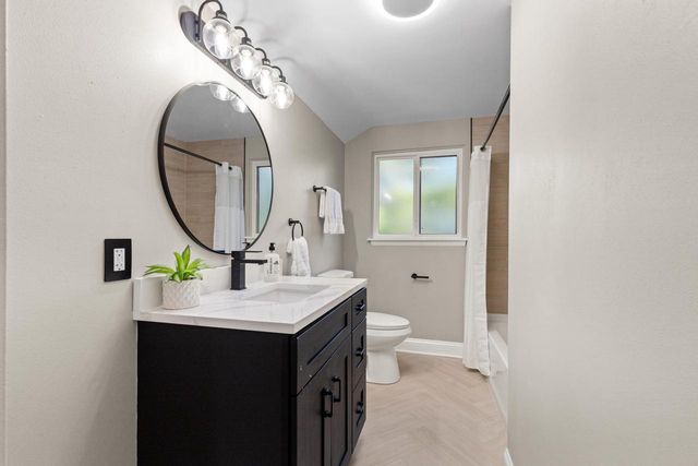 7470 N Navajo ROAD, Milwaukee, WI 53217