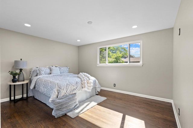 7470 N Navajo ROAD, Milwaukee, WI 53217