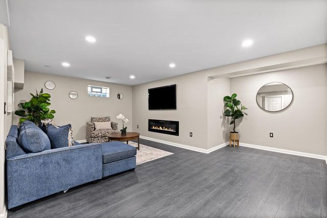7470 N Navajo ROAD, Milwaukee, WI 53217