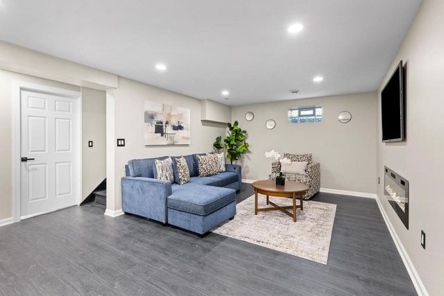 7470 N Navajo ROAD, Milwaukee, WI 53217
