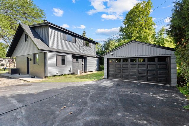 7470 N Navajo ROAD, Milwaukee, WI 53217
