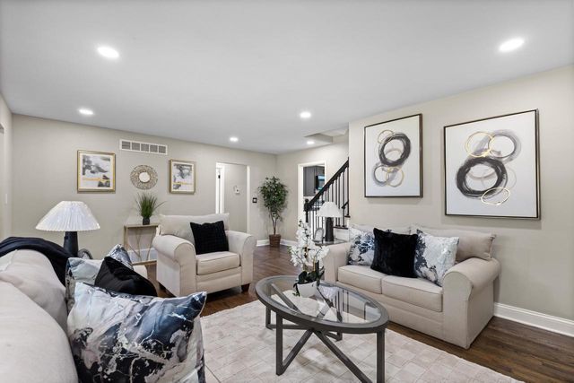 7470 N Navajo ROAD, Milwaukee, WI 53217