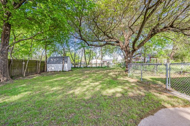 1032 N Lockhart Street, Sherman, TX 75092