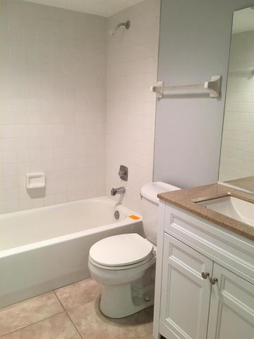 309 LAKE Circle 202, North Palm Beach, FL 33408