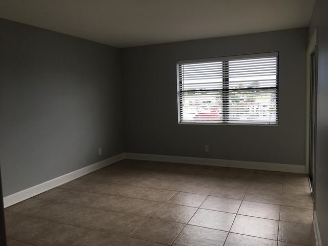 309 LAKE Circle 202, North Palm Beach, FL 33408