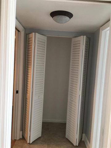 309 LAKE Circle 202, North Palm Beach, FL 33408