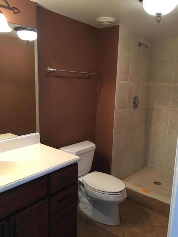 309 LAKE Circle 202, North Palm Beach, FL 33408