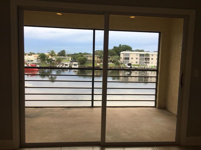 309 LAKE Circle 202, North Palm Beach, FL 33408