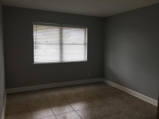 309 LAKE Circle 202, North Palm Beach, FL 33408