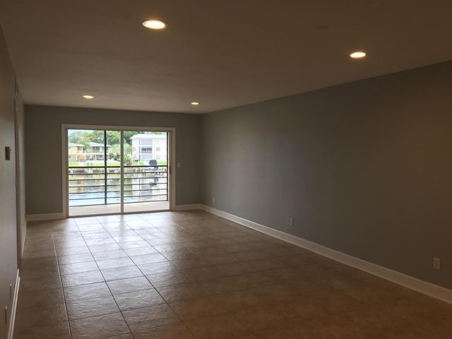 309 LAKE Circle 202, North Palm Beach, FL 33408
