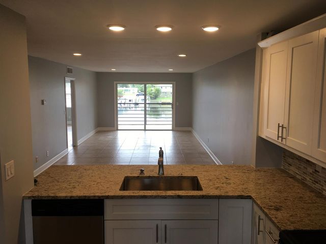 309 LAKE Circle 202, North Palm Beach, FL 33408