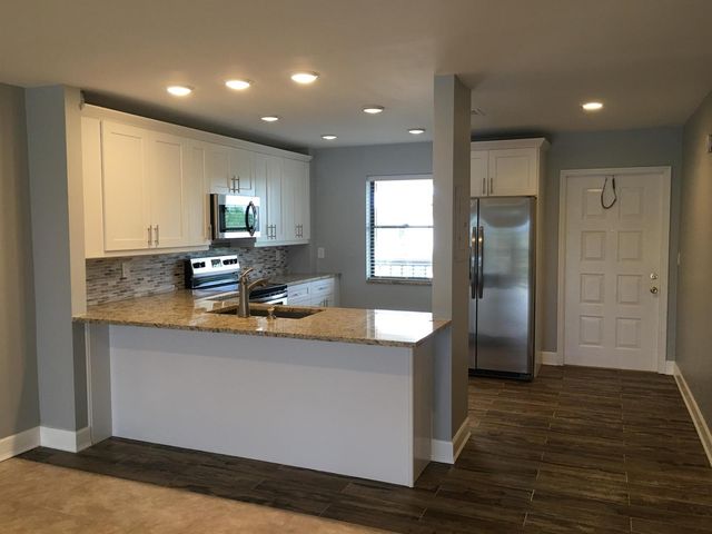 309 LAKE Circle 202, North Palm Beach, FL 33408