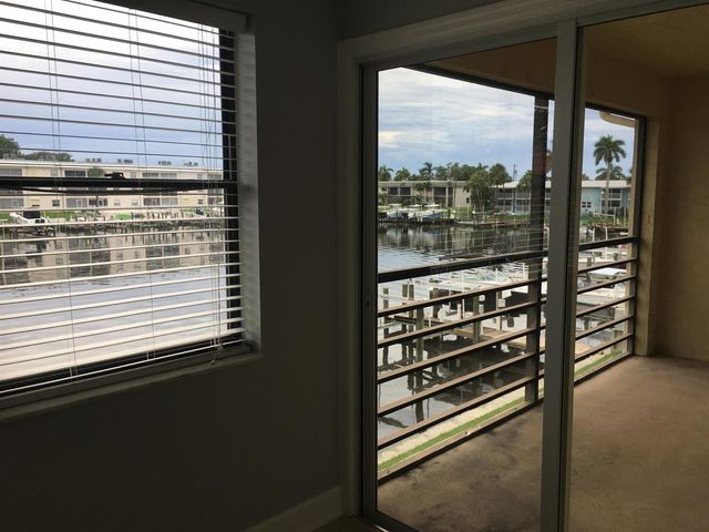 309 LAKE Circle 202, North Palm Beach, FL 33408
