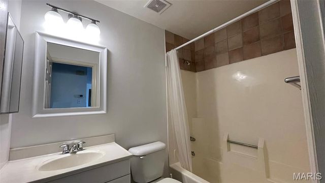 1005 Sugar Creek Court 7, St Peters, MO 63376