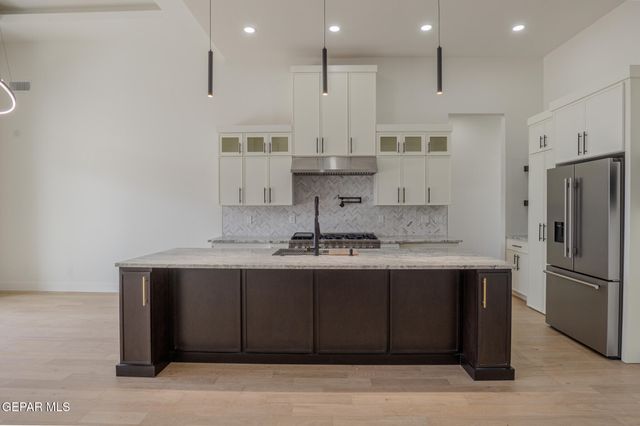 5660 RIO BONITO Circle, El Paso, TX 79932