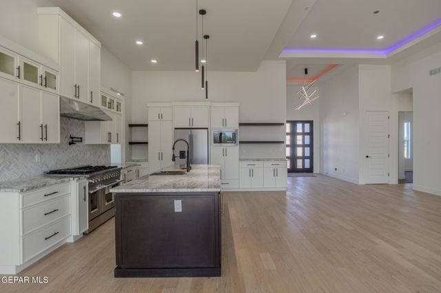 5660 RIO BONITO Circle, El Paso, TX 79932