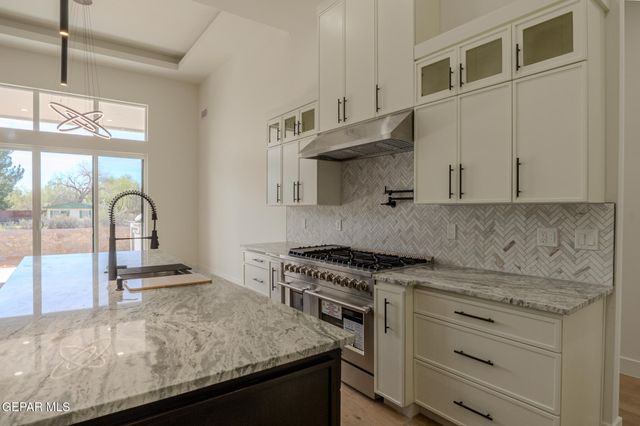 5660 RIO BONITO Circle, El Paso, TX 79932