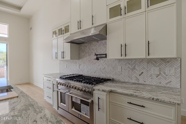 5660 RIO BONITO Circle, El Paso, TX 79932