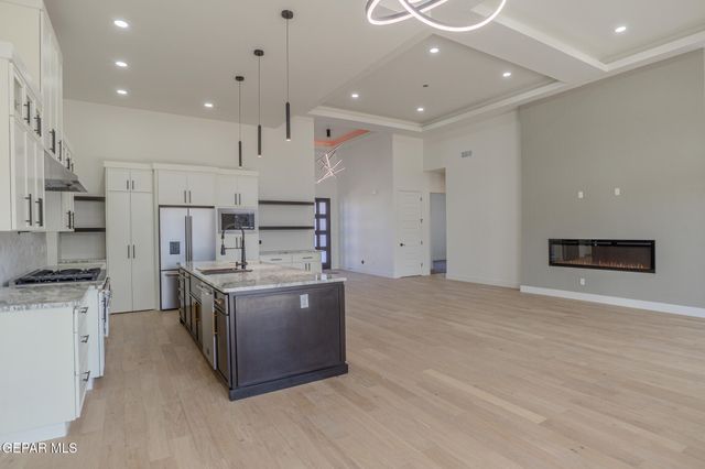 5660 RIO BONITO Circle, El Paso, TX 79932