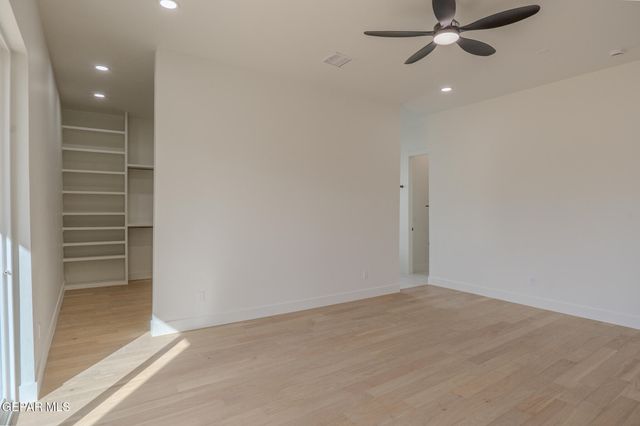 5660 RIO BONITO Circle, El Paso, TX 79932