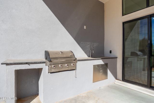 5660 RIO BONITO Circle, El Paso, TX 79932