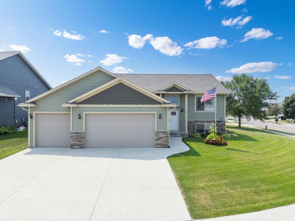 4300 Genevieve Place NW, Rochester, MN 55901