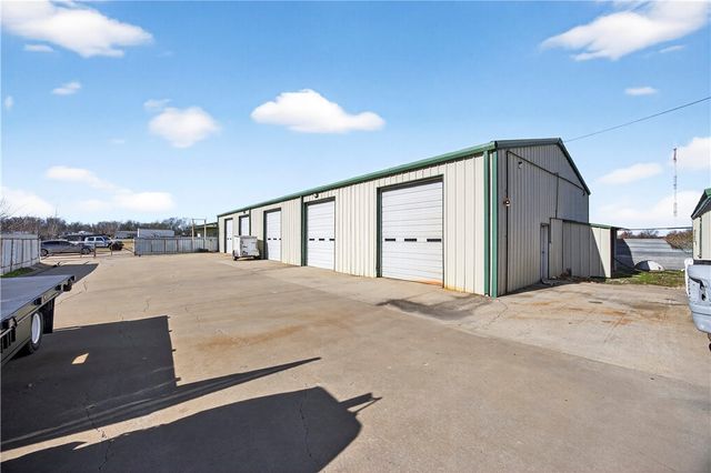 17374 Heavy Chevy Road, Siloam Springs, AR 72761