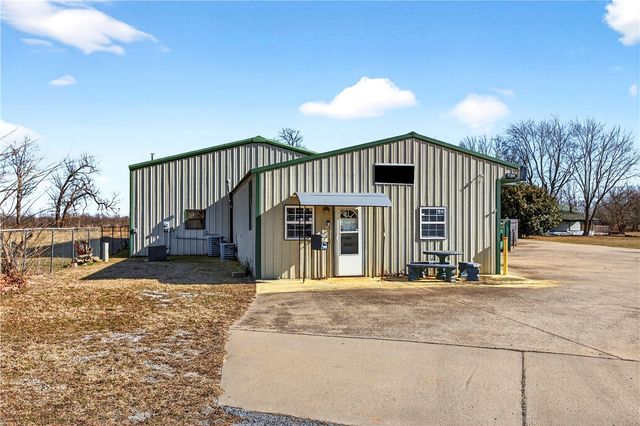 17374 Heavy Chevy Road, Siloam Springs, AR 72761