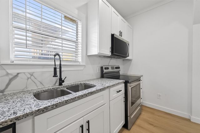 2202 Hutchins Street B, Houston, TX 77003