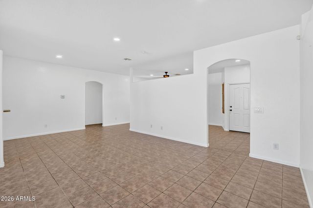 7520 W SOUTHGATE Avenue, Phoenix, AZ 85043