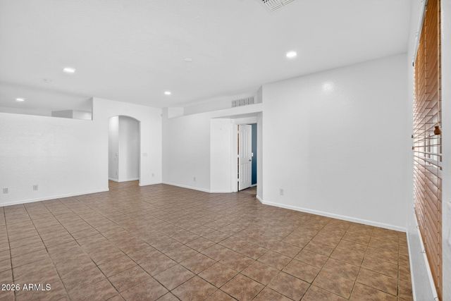 7520 W SOUTHGATE Avenue, Phoenix, AZ 85043