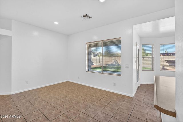 7520 W SOUTHGATE Avenue, Phoenix, AZ 85043