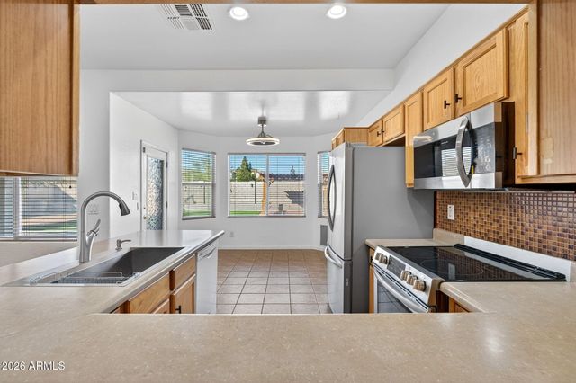 7520 W SOUTHGATE Avenue, Phoenix, AZ 85043