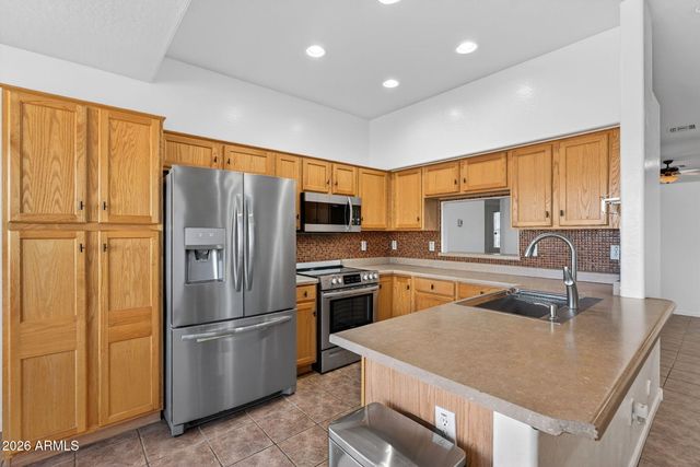 7520 W SOUTHGATE Avenue, Phoenix, AZ 85043